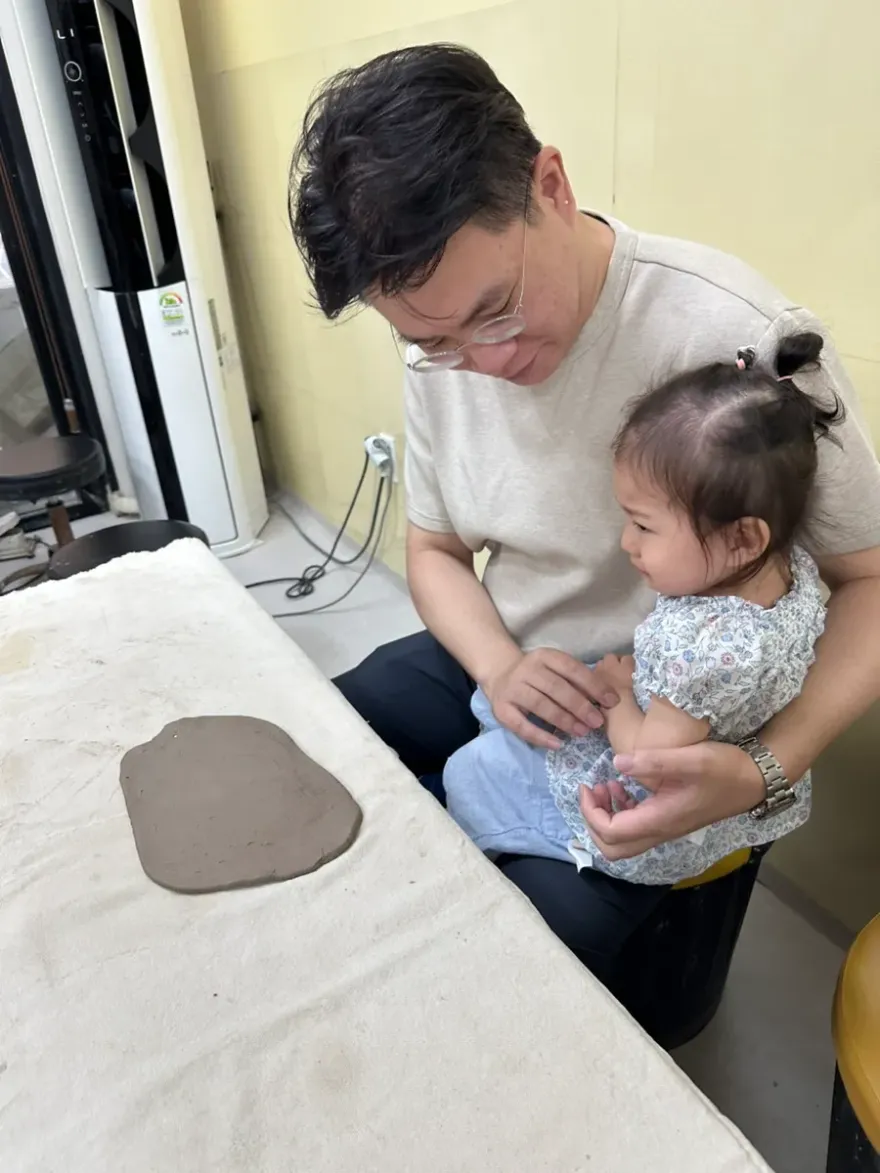 인천 송도 도자기 공방, 아이 손발 도장 접시 체험 후기 — 사진 10