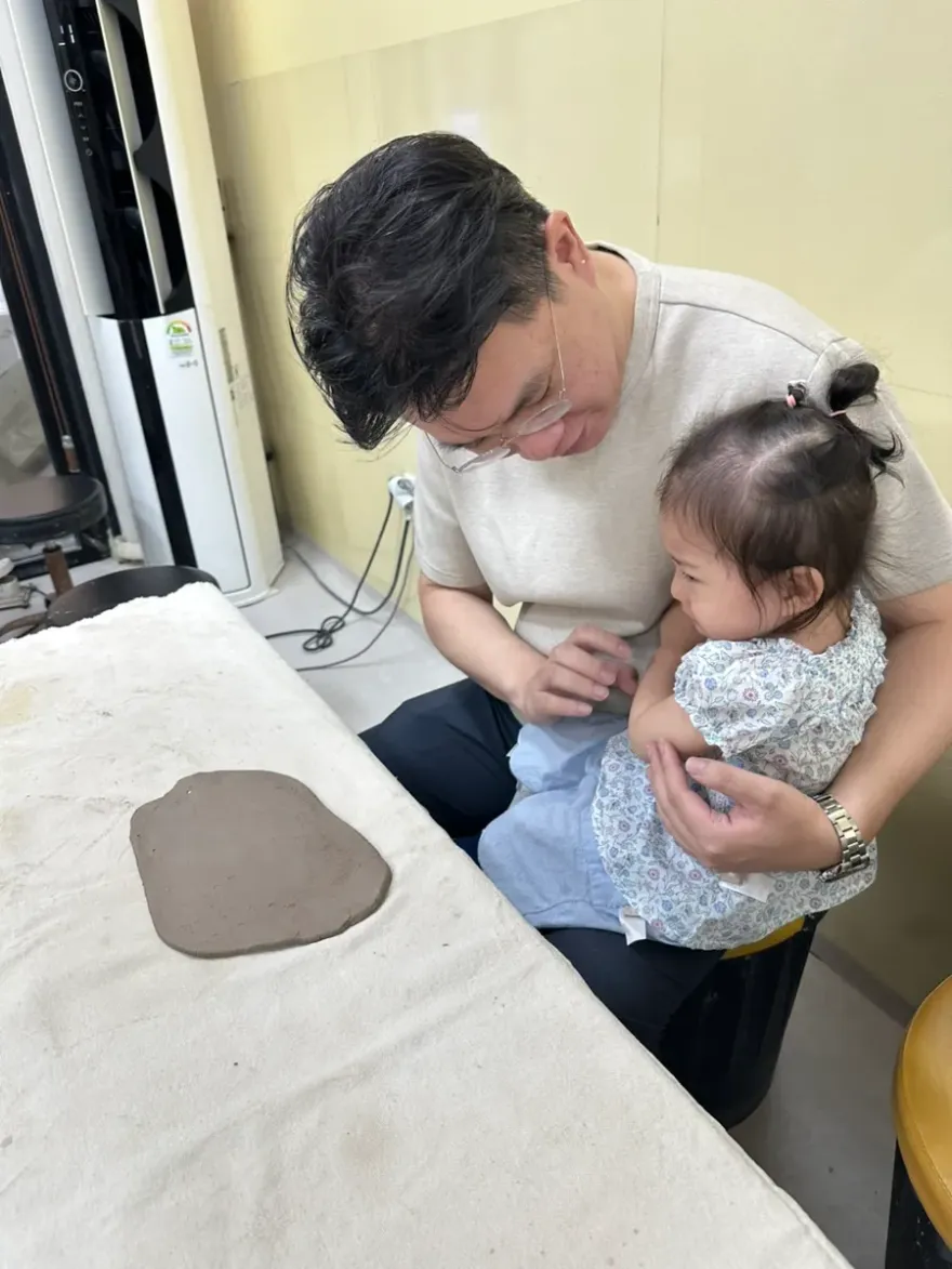 인천 송도 도자기 공방, 아이 손발 도장 접시 체험 후기 — 사진 11