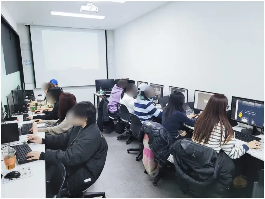 웹디자인학원 후기: AI 활용 포트폴리오 완성 및 취업 성공